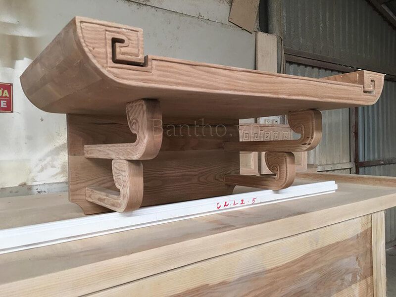 MoreHome được yêu thích với mẫu bàn thờ treo tường chung cư có kiểu dáng nhỏ gọn và chắc chắn.